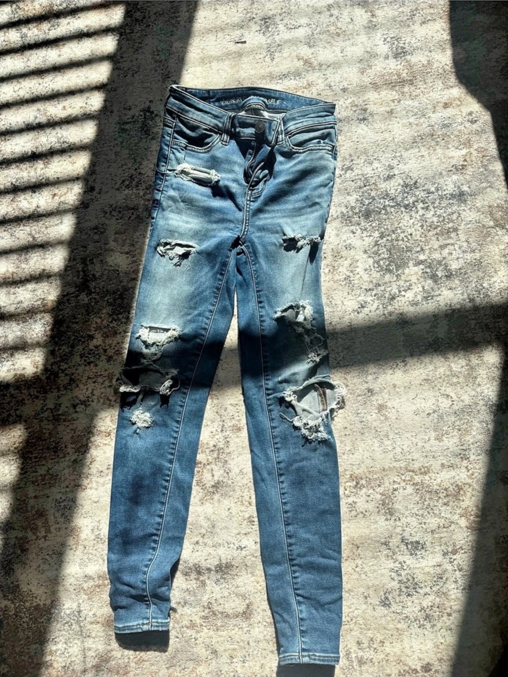 American Eagle Distressed Skinny Jeans in Blue Size Small